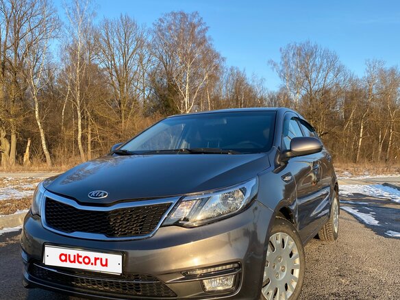 2015 Kia Rio III Рестайлинг, серый, 700000 рублей - вид 1