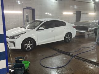 2020 Kia Rio IV, белый, 1090000 рублей, вид 2