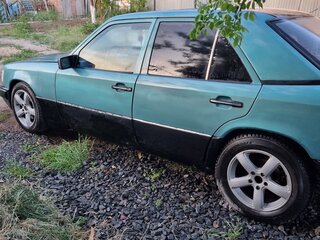 1988 Mercedes-Benz W124 230, зелёный, 255000 рублей, вид 1