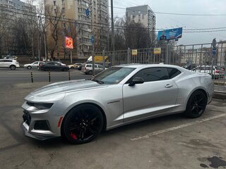 2017 Chevrolet Camaro VI, серебристый, 2300000 рублей, вид 4