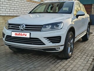 2017 Volkswagen Touareg II Рестайлинг, белый, 3200000 рублей, вид 2