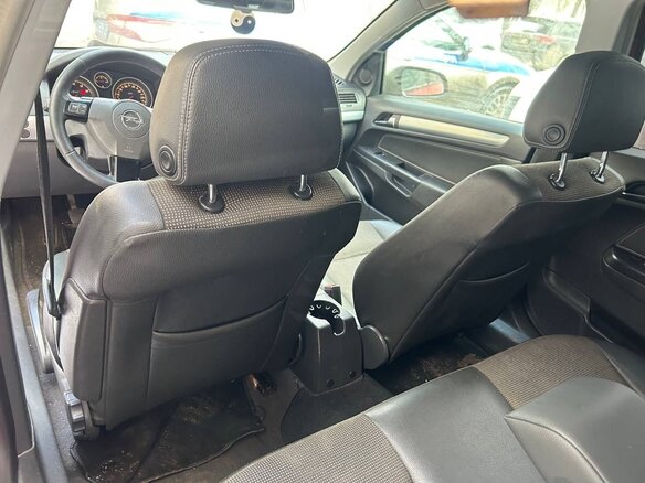 2008 Opel Astra H Рестайлинг, красный, 400000 рублей - вид 13