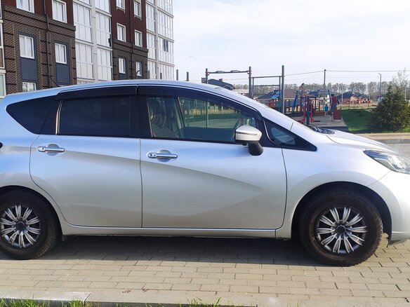 2018 Nissan Note II Рестайлинг, серебристый, 1000000 рублей - вид 4