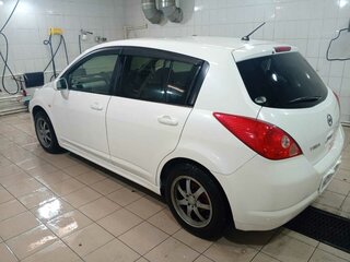 2004 Nissan Tiida I, белый, 550000 рублей, вид 4