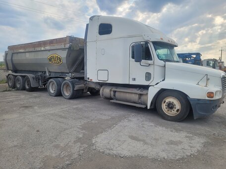 2005 Freightliner Century Class, белый, 1100000 рублей, вид 1