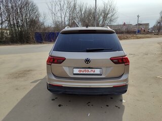 2021 Volkswagen Tiguan II Рестайлинг, золотистый, 2500000 рублей, вид 4