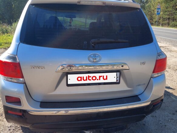 2011 Toyota Highlander II (XU40) Рестайлинг, серебристый, 1800000 рублей - вид 2