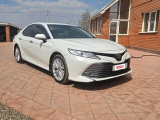2019 Toyota Camry VIII (XV70), белый, 2450000 рублей, вид 2