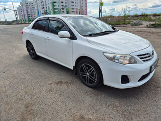 2012 Toyota Corolla X (E140, E150) Рестайлинг, белый, 900000 рублей, вид 3