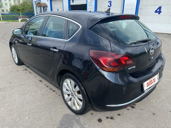 2013 Opel Astra J Рестайлинг, чёрный, 960000 рублей - вид 4