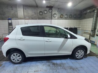 2014 Toyota Vitz III (XP130) Рестайлинг, белый, 715000 рублей, вид 3