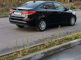 2017 Kia Rio III Рестайлинг, чёрный, 1100000 рублей, вид 4