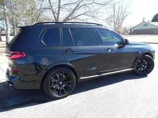 2023 BMW X7 40i I (G07) Рестайлинг, чёрный, 11531336 рублей, вид 3