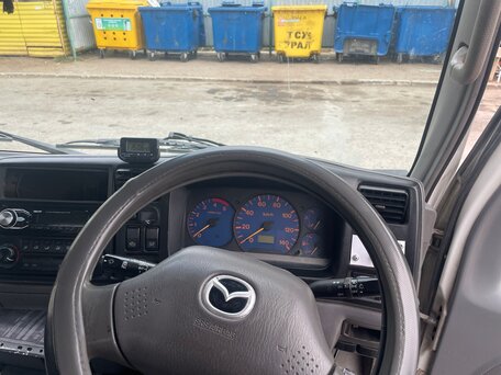 2001 Mazda Titan, белый, 1000000 рублей, вид 3