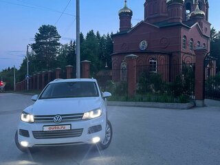 2013 Volkswagen Touareg II, белый, 2300000 рублей, вид 3