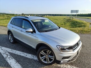 2017 Volkswagen Tiguan II, серебристый, 1930000 рублей, вид 3
