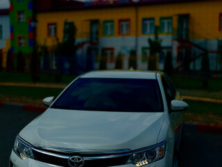 2017 Toyota Camry VII (XV50) Рестайлинг, белый, 2350000 рублей, вид 3