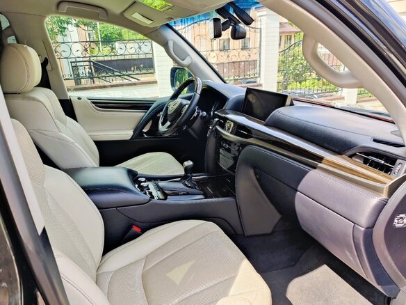 2015 Lexus LX 450d III Рестайлинг 2, чёрный, 5500000 рублей - вид 4