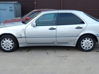 1998 Mercedes-Benz C-Класс 180 I (W202) Рестайлинг, серебристый, 310000 рублей, вид 1