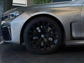 2020 BMW 7 серии 740d xDrive VI (G11/G12) Рестайлинг, серый, 7000000 рублей, вид 3