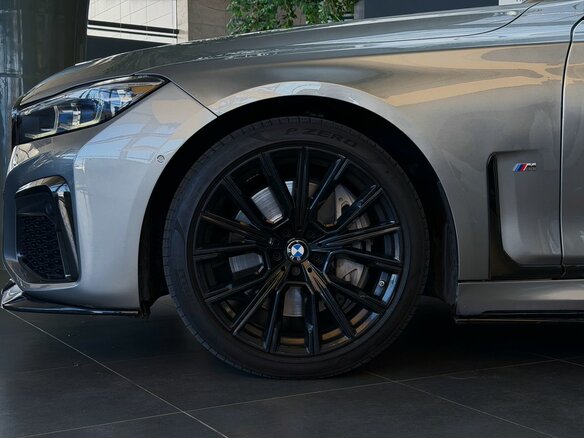 2020 BMW 7 серии 740d xDrive VI (G11/G12) Рестайлинг, серый, 7000000 рублей - вид 2