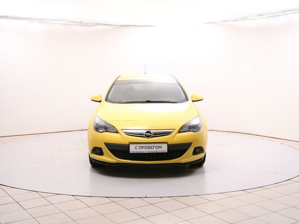 2013 Opel Astra GTC J Рестайлинг, жёлтый - вид 1