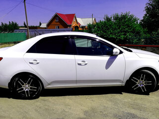 2010 Kia Cerato 5-speed II, белый, 550000 рублей, вид 3