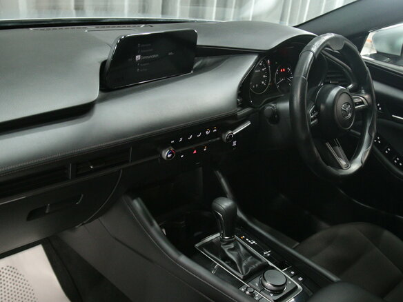 2019 Mazda 3 IV (BP), серый, 1500000 рублей - вид 25