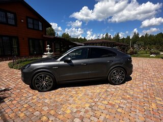 2023 Porsche Cayenne S E-Hybrid Coupé III Рестайлинг, серый, 15300000 рублей, вид 4
