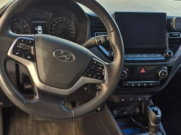 2021 Hyundai Solaris II Рестайлинг, коричневый, 1650000 рублей - вид 9