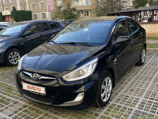 2013 Hyundai Solaris I, чёрный, 700000 рублей, вид 2