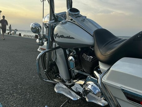 2008 Harley-Davidson Road King, белый, 1100000 рублей, вид 5