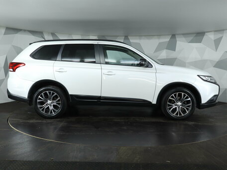 2016 Mitsubishi Outlander III Рестайлинг 2, белый, 1849000 рублей, вид 4