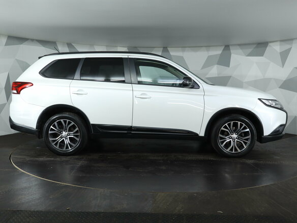 2016 Mitsubishi Outlander III Рестайлинг 2, белый, 1849000 рублей - вид 3