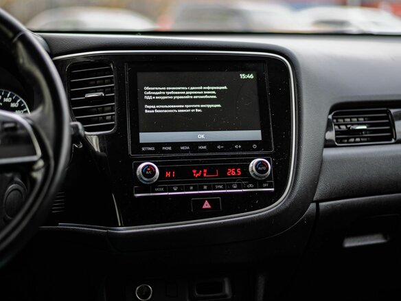 2021 Mitsubishi Outlander III Рестайлинг 3, чёрный, 1815000 рублей - вид 6