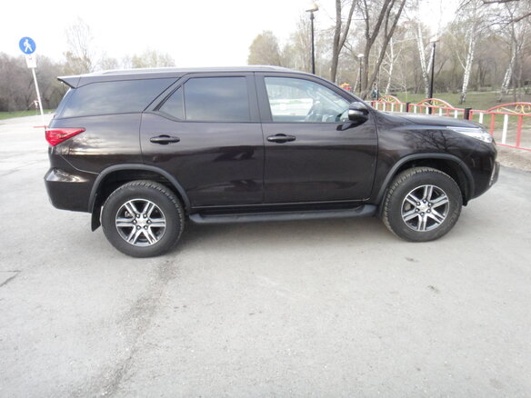 2018 Toyota Fortuner II, коричневый, 3100000 рублей - вид 5
