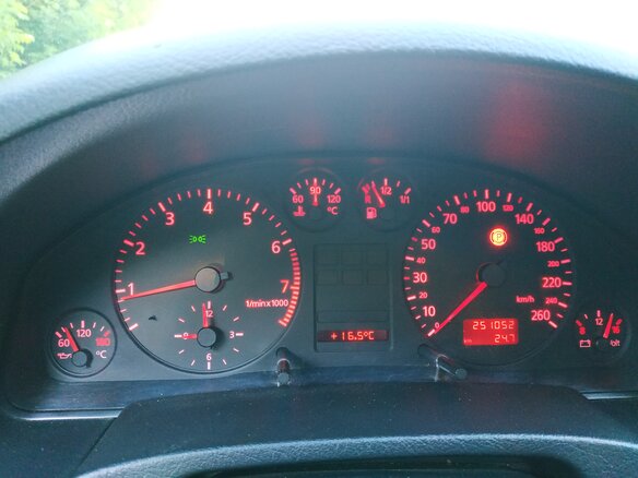 1998 Audi A6 II (C5), белый - вид 14