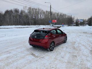 2019 Nissan Leaf II (ZE1), красный, 1900000 рублей, вид 4