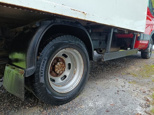 2011 Iveco Daily, красный, 1100000 рублей - вид 22