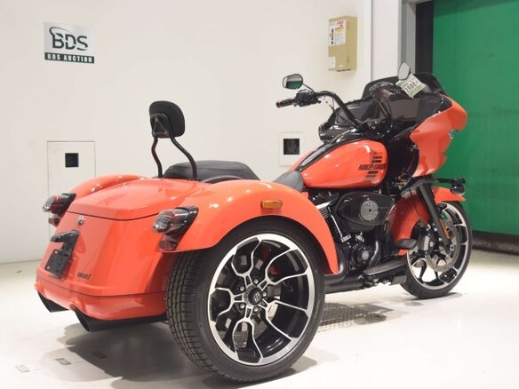 2026 Harley-Davidson Tri Glide, оранжевый, 4500000 рублей - вид 4