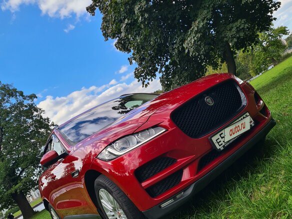 2019 Jaguar F-Pace I, красный, 3790000 рублей - вид 4