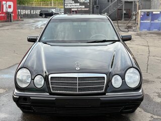 1998 Mercedes-Benz E-Класс 200 II (W210, S210), чёрный, 600000 рублей, вид 1