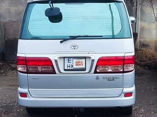 2001 Toyota Regius I Рестайлинг, белый, 1200000 рублей, вид 4