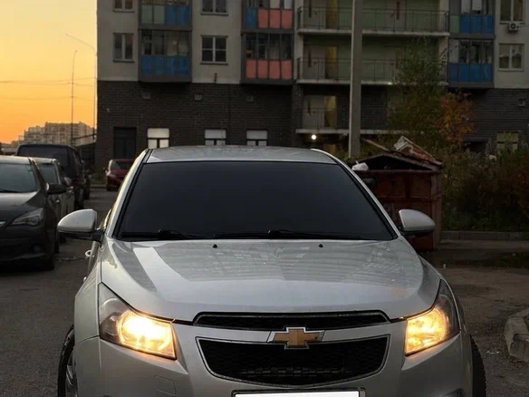 2011 Chevrolet Cruze I, серебристый, 490000 рублей