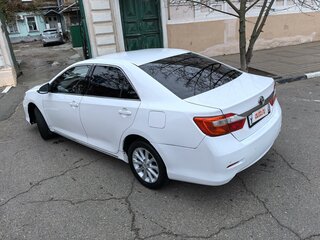 2013 Toyota Camry VII (XV50), белый, 1350000 рублей, вид 4