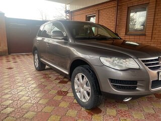 2007 Volkswagen Touareg I Рестайлинг, серый, 980000 рублей, вид 2