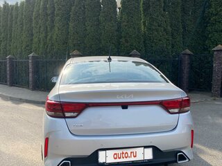2022 Kia Rio IV Рестайлинг, серебристый, 1560000 рублей, вид 3