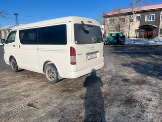 2005 Toyota HiAce H200, белый, 2450000 рублей, вид 4
