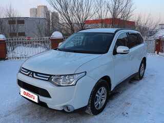 2014 Mitsubishi Outlander III Рестайлинг, белый, 1550000 рублей, вид 2