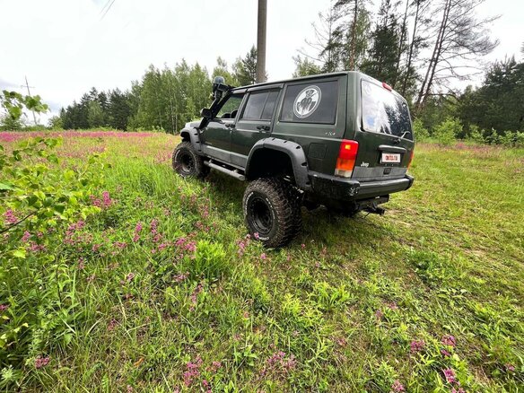 1997 Jeep Cherokee II (XJ) Рестайлинг, зелёный - вид 3
